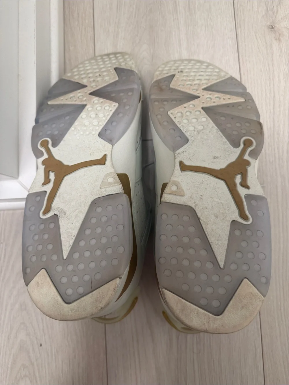 Air Jordan 6 low ‘Lunar New Year’. White and Gold Sneakers. Men’s 10.5